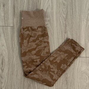 NVGTN Camo Legging